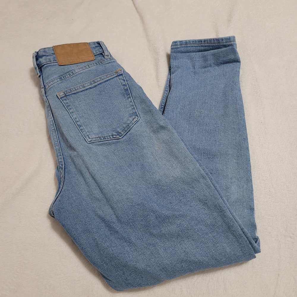 Divided By H&M Womens Jeans Light Wash Denim‎ Size 4 High Waisted Tapered Euc